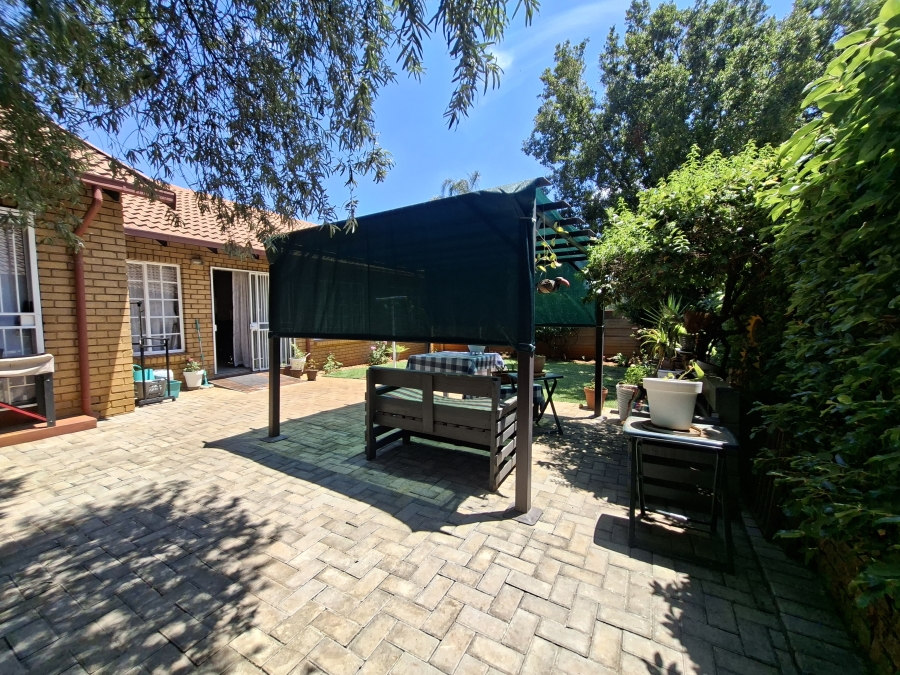 3 Bedroom Property for Sale in Die Wilgers Gauteng