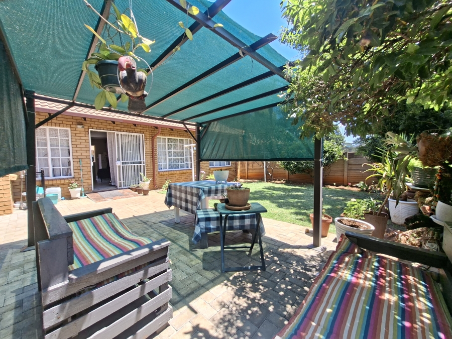 3 Bedroom Property for Sale in Die Wilgers Gauteng