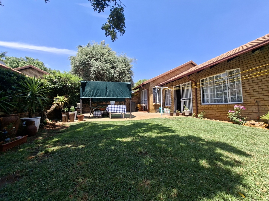 3 Bedroom Property for Sale in Die Wilgers Gauteng