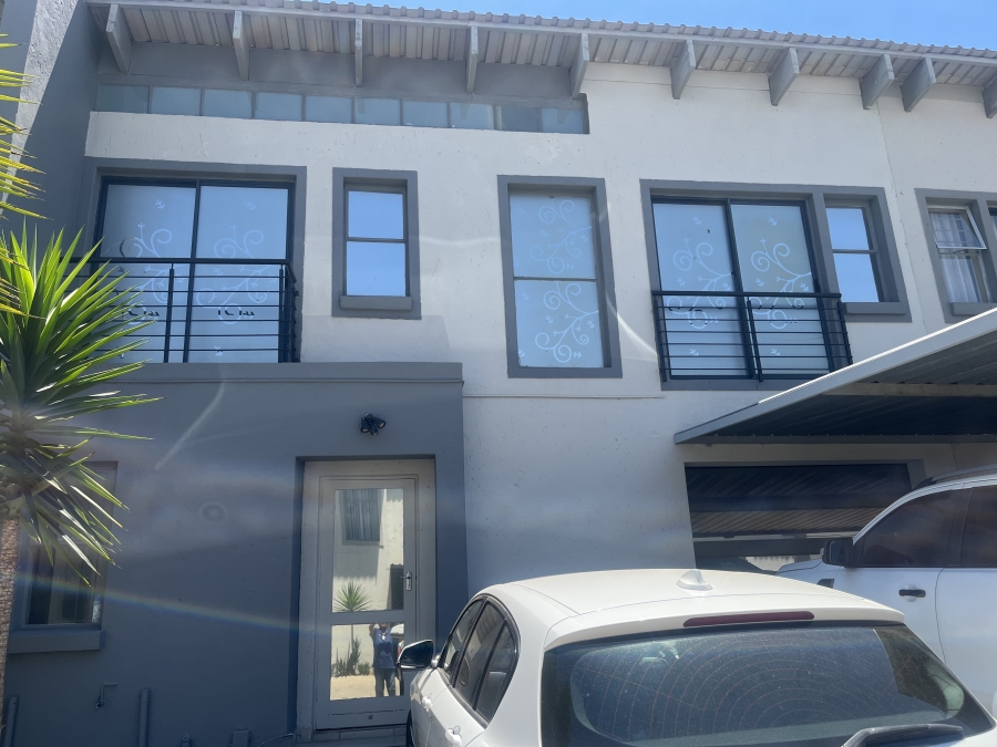 3 Bedroom Property for Sale in Albertsdal Gauteng