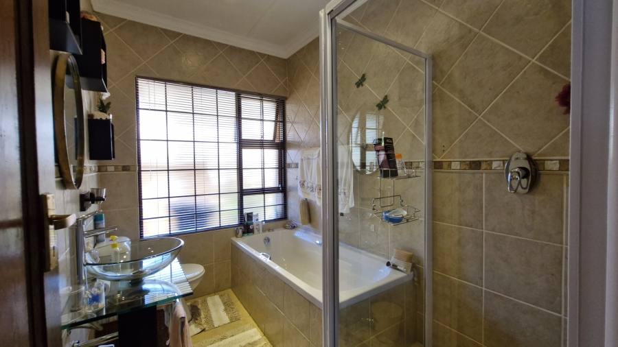 3 Bedroom Property for Sale in Amberfield Gauteng