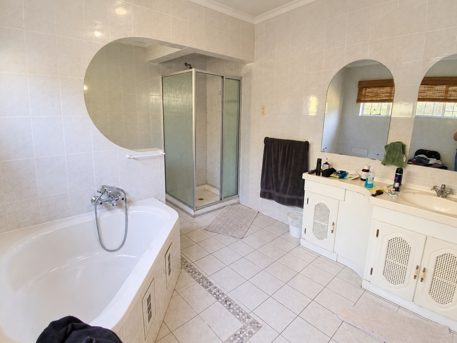 4 Bedroom Property for Sale in Three Rivers East Gauteng