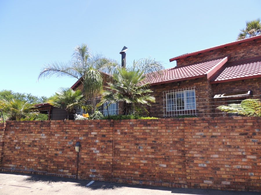 5 Bedroom Property for Sale in South Crest Gauteng
