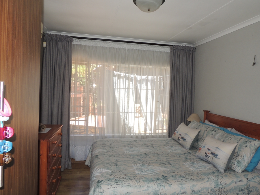 5 Bedroom Property for Sale in South Crest Gauteng