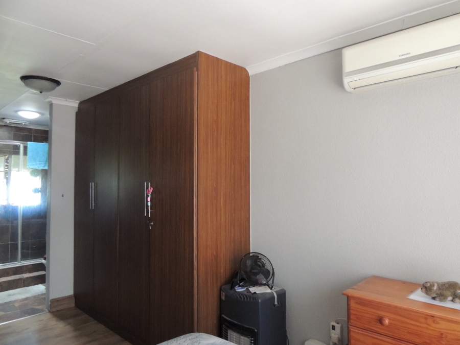 5 Bedroom Property for Sale in South Crest Gauteng