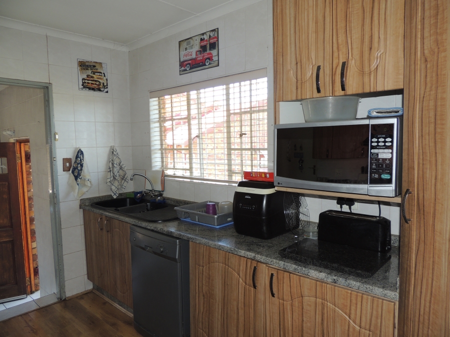 5 Bedroom Property for Sale in South Crest Gauteng