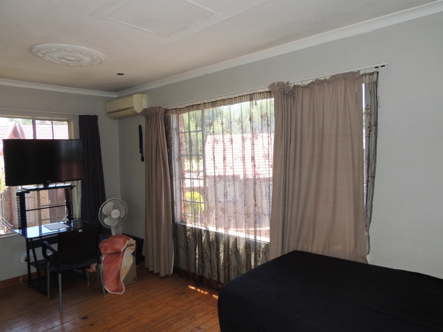 5 Bedroom Property for Sale in South Crest Gauteng