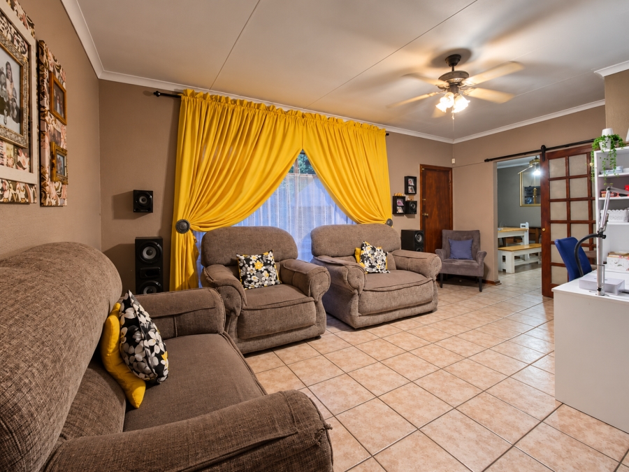 4 Bedroom Property for Sale in Falcon Ridge Gauteng
