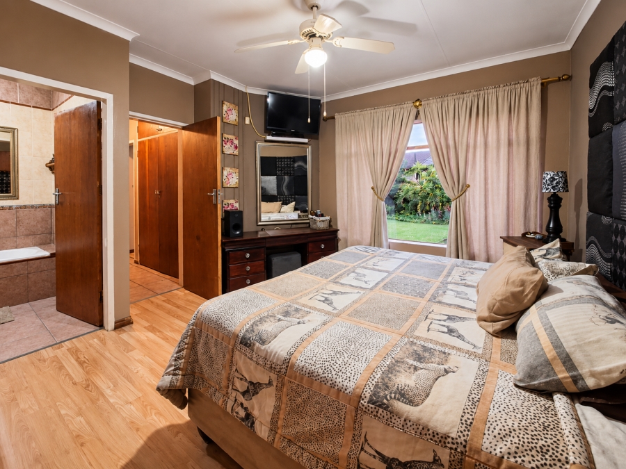 4 Bedroom Property for Sale in Falcon Ridge Gauteng