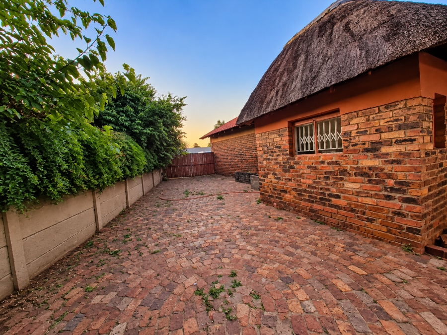 4 Bedroom Property for Sale in Falcon Ridge Gauteng