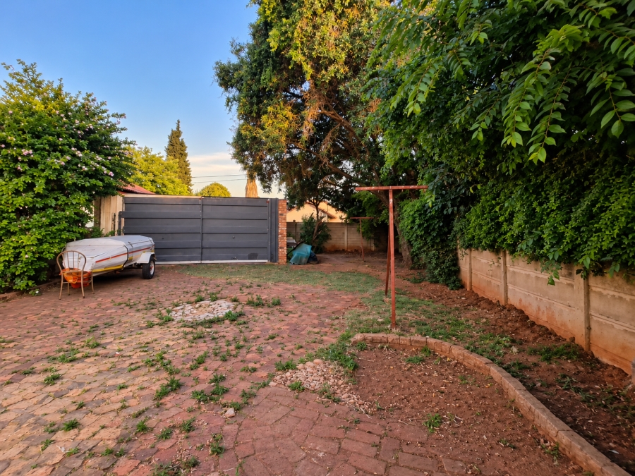 4 Bedroom Property for Sale in Falcon Ridge Gauteng