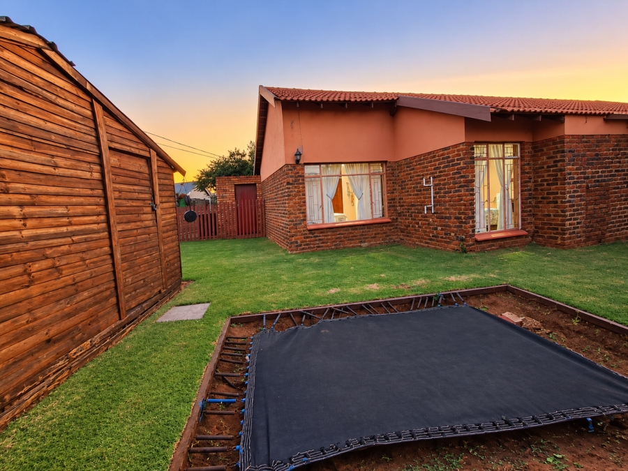 4 Bedroom Property for Sale in Falcon Ridge Gauteng
