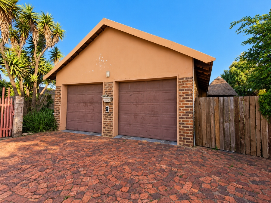 4 Bedroom Property for Sale in Falcon Ridge Gauteng