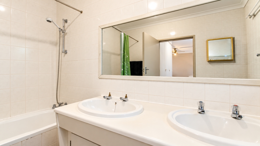 3 Bedroom Property for Sale in Faerie Glen Gauteng