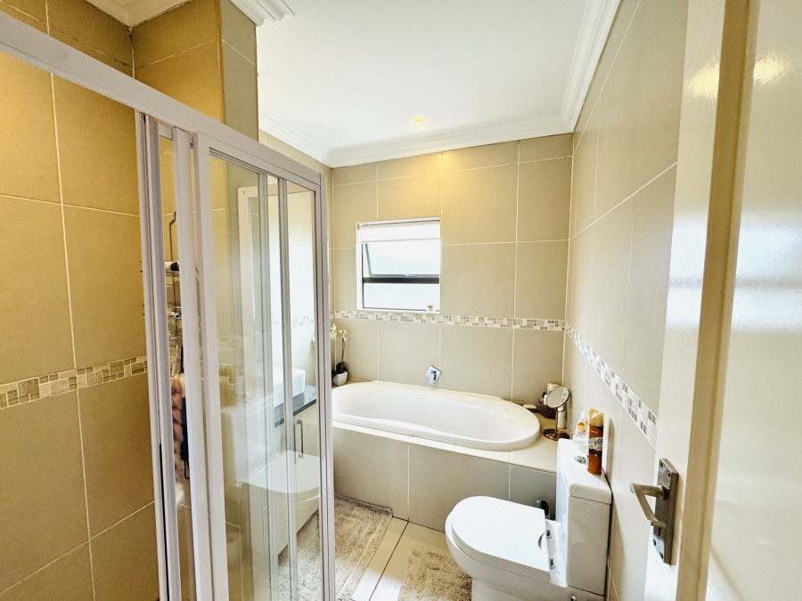 3 Bedroom Property for Sale in Thatchfield Hills Gauteng