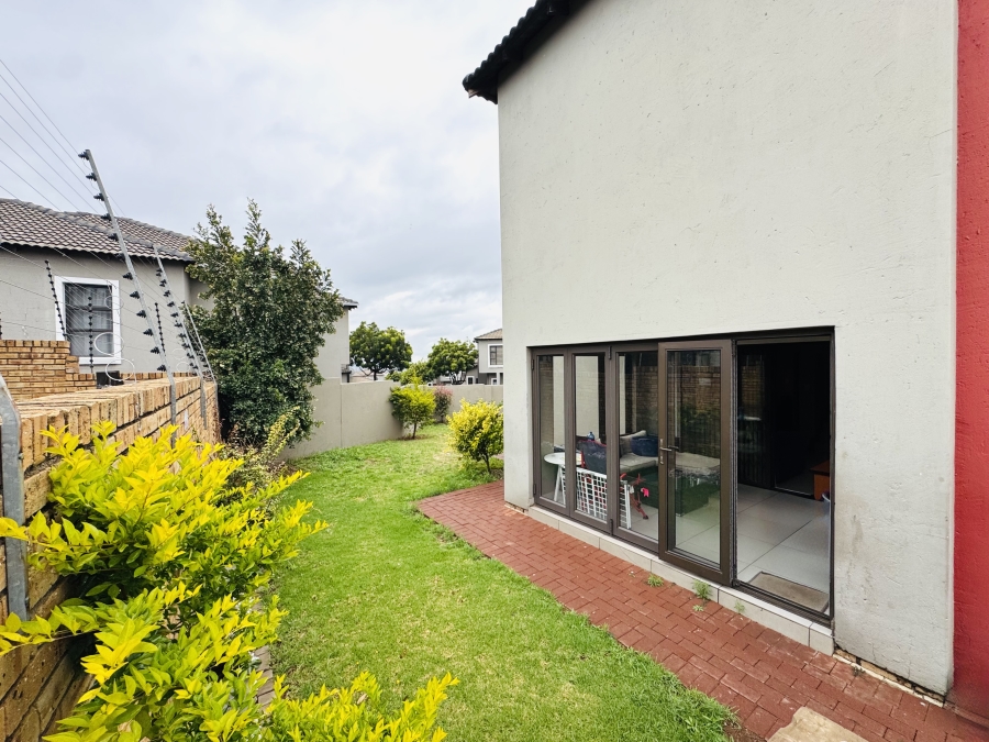 3 Bedroom Property for Sale in Thatchfield Hills Gauteng