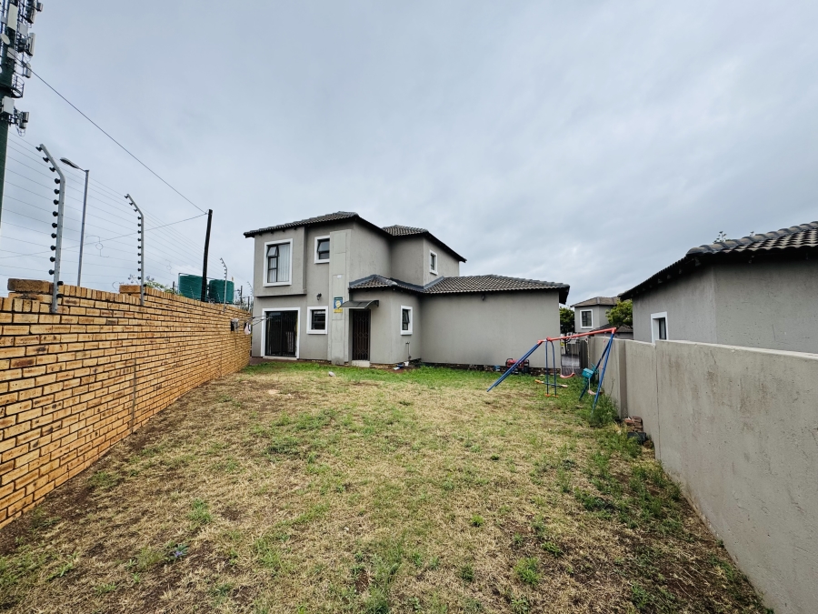 3 Bedroom Property for Sale in Thatchfield Hills Gauteng