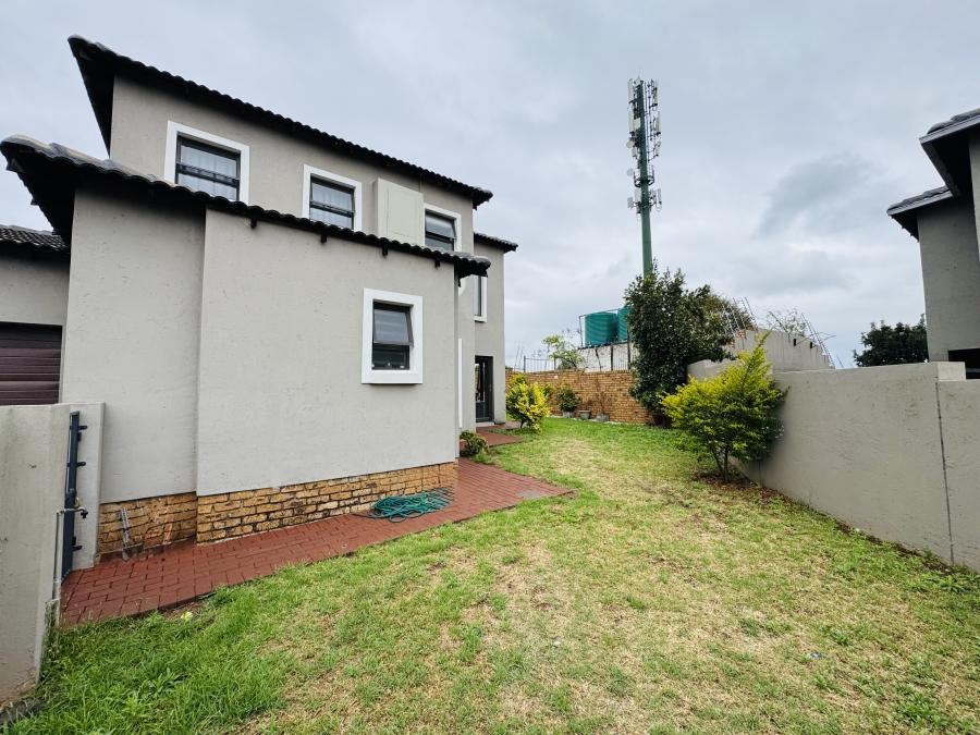 3 Bedroom Property for Sale in Thatchfield Hills Gauteng