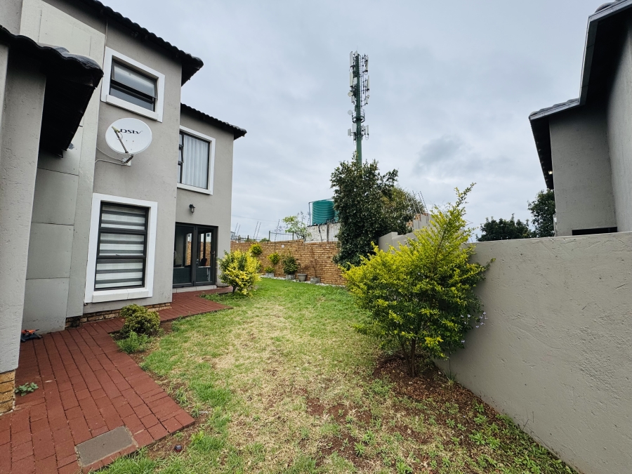 3 Bedroom Property for Sale in Thatchfield Hills Gauteng