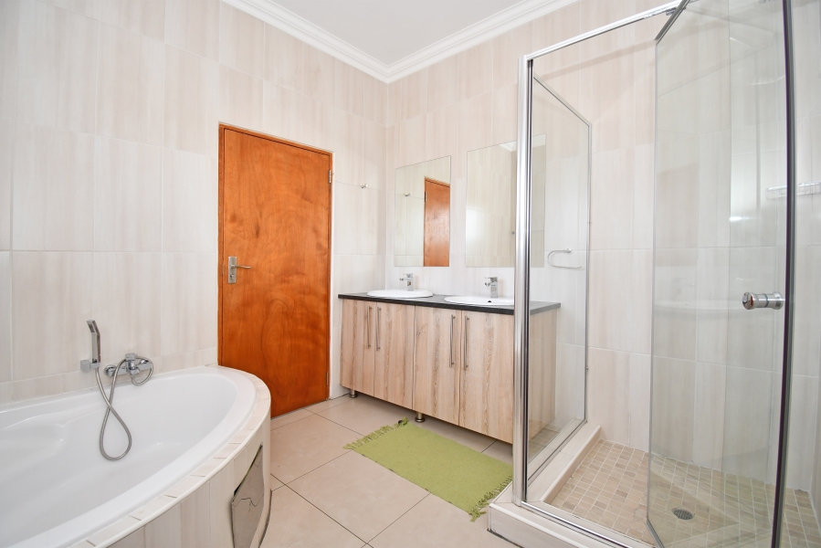To Let 3 Bedroom Property for Rent in Blue Valley Golf Estate Gauteng
