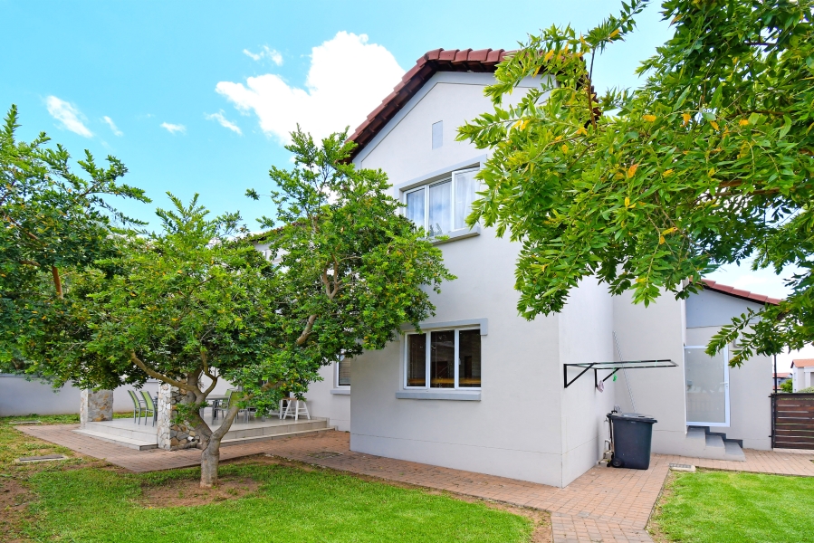 To Let 3 Bedroom Property for Rent in Blue Valley Golf Estate Gauteng