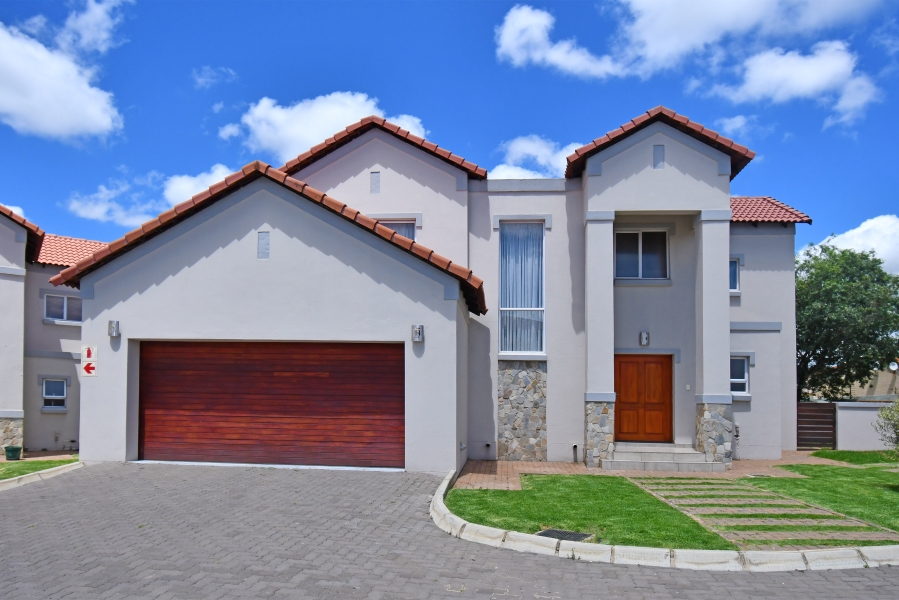 To Let 3 Bedroom Property for Rent in Blue Valley Golf Estate Gauteng