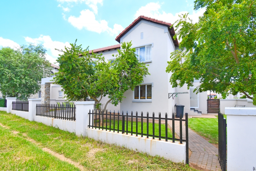 To Let 3 Bedroom Property for Rent in Blue Valley Golf Estate Gauteng