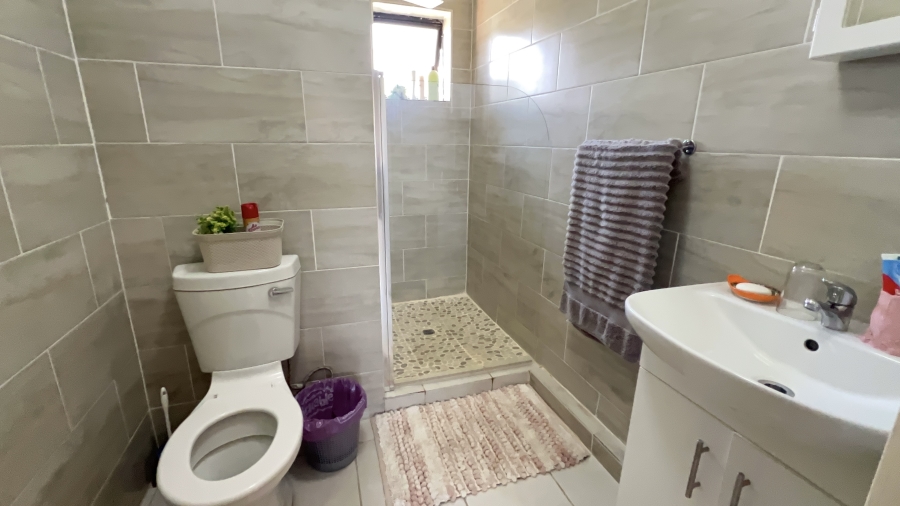 2 Bedroom Property for Sale in Wilgeheuwel Gauteng