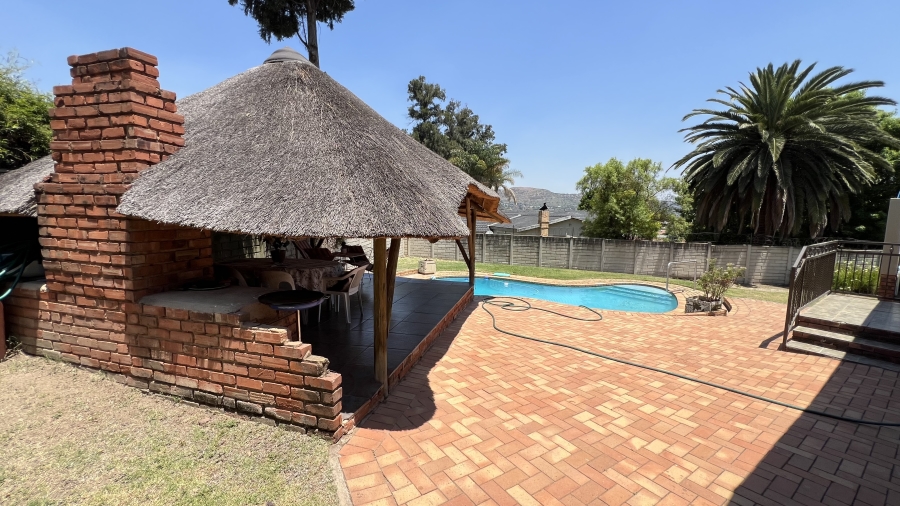 2 Bedroom Property for Sale in Wilgeheuwel Gauteng