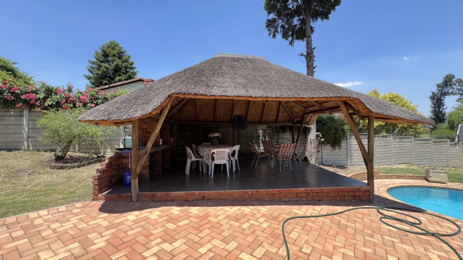 2 Bedroom Property for Sale in Wilgeheuwel Gauteng