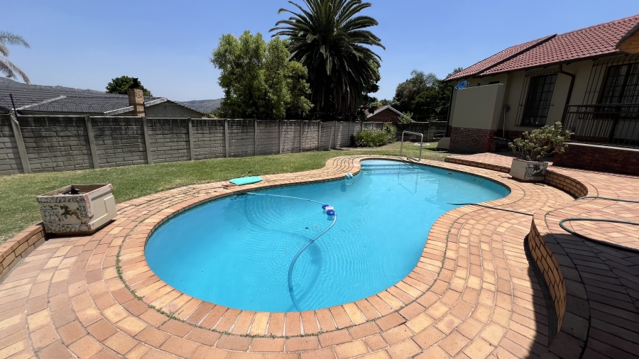 2 Bedroom Property for Sale in Wilgeheuwel Gauteng