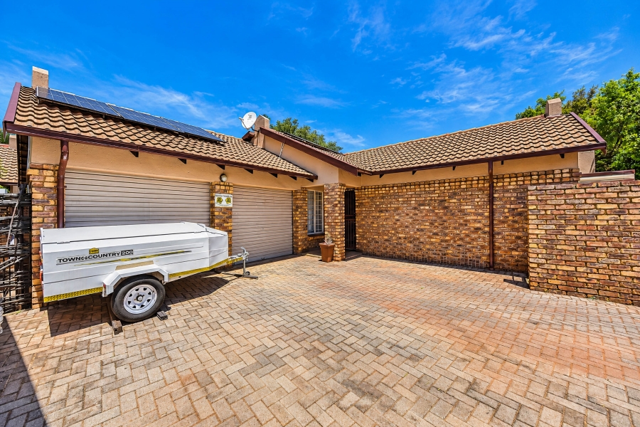 3 Bedroom Property for Sale in Pierre Van Ryneveld Gauteng