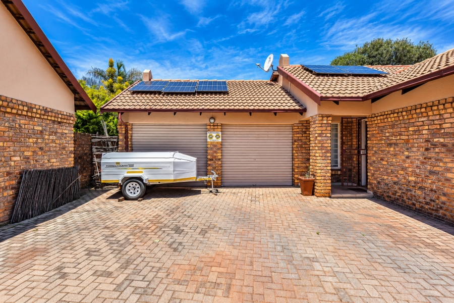 3 Bedroom Property for Sale in Pierre Van Ryneveld Gauteng