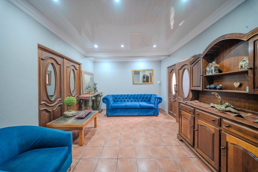 7 Bedroom Property for Sale in Doornpoort Gauteng