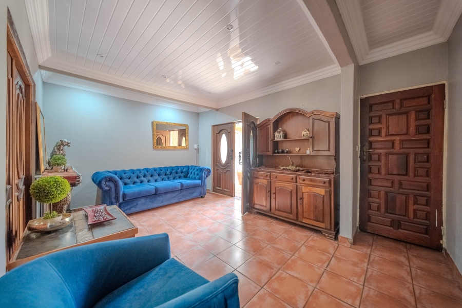 7 Bedroom Property for Sale in Doornpoort Gauteng