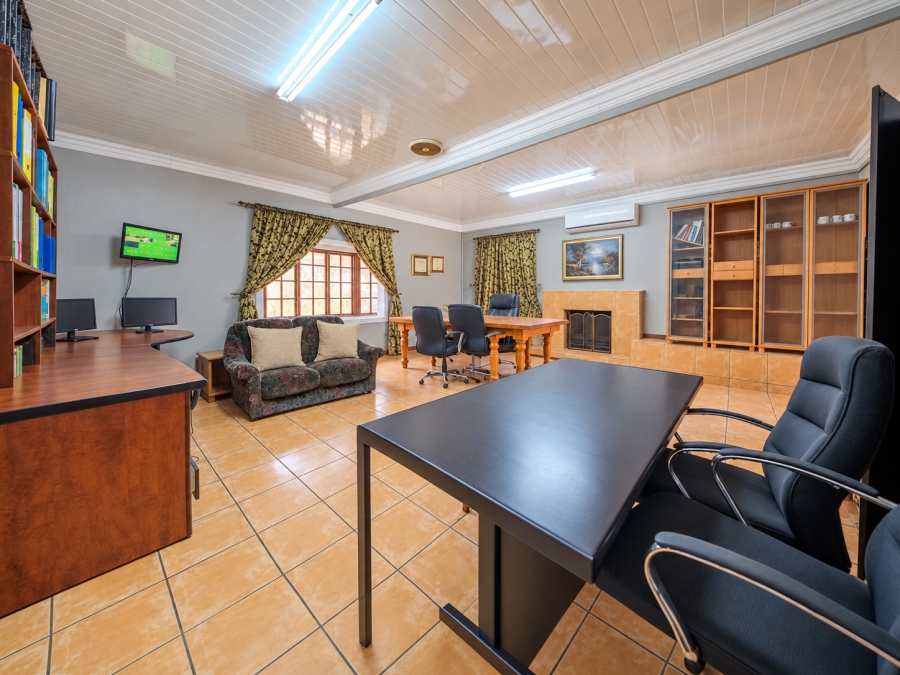 7 Bedroom Property for Sale in Doornpoort Gauteng