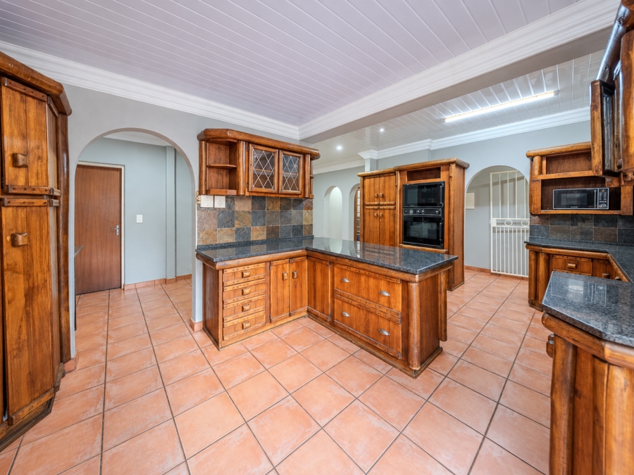 7 Bedroom Property for Sale in Doornpoort Gauteng