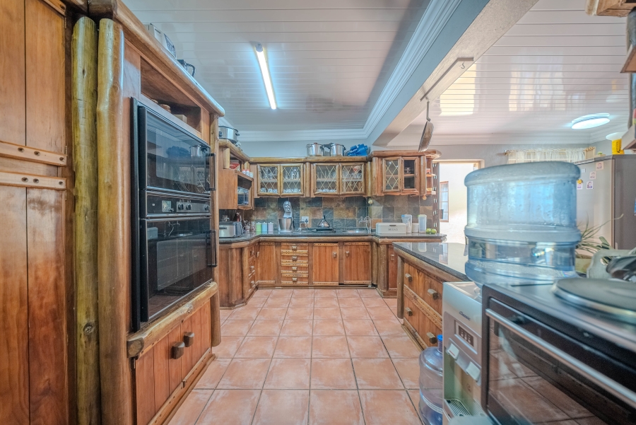 7 Bedroom Property for Sale in Doornpoort Gauteng