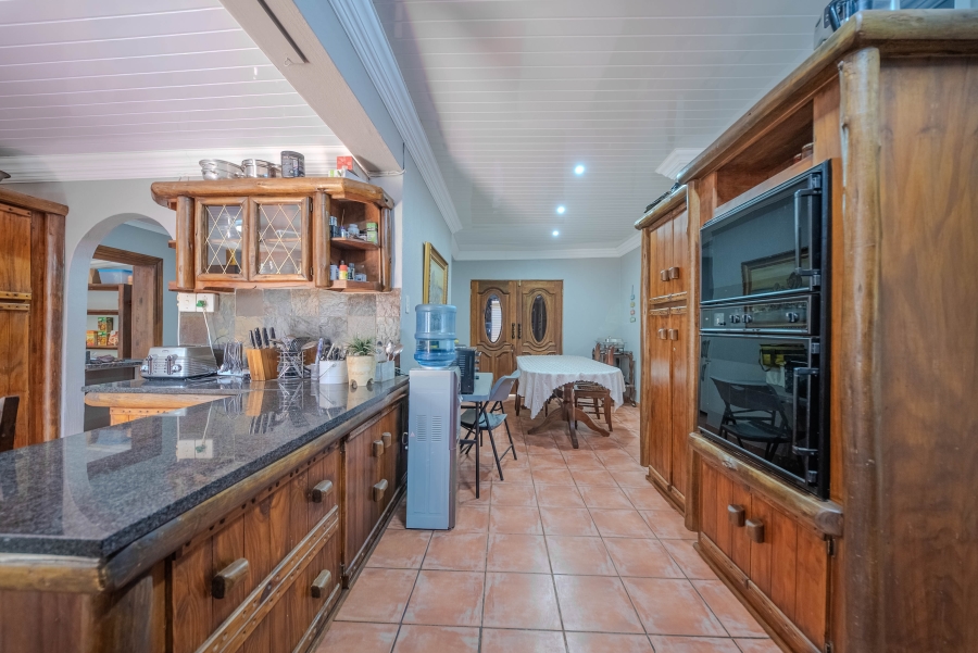 7 Bedroom Property for Sale in Doornpoort Gauteng