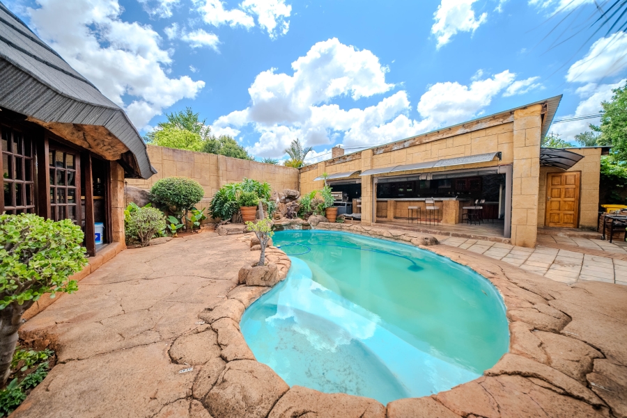 7 Bedroom Property for Sale in Doornpoort Gauteng