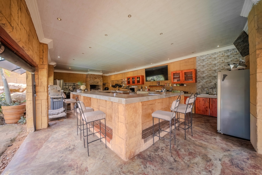 7 Bedroom Property for Sale in Doornpoort Gauteng