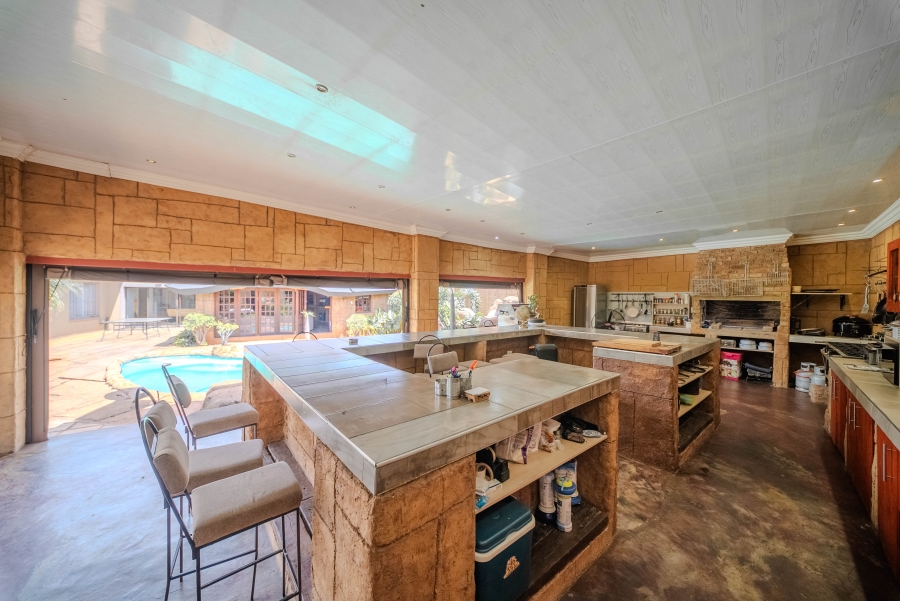 7 Bedroom Property for Sale in Doornpoort Gauteng
