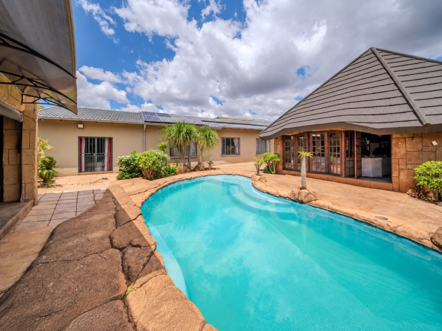 7 Bedroom Property for Sale in Doornpoort Gauteng