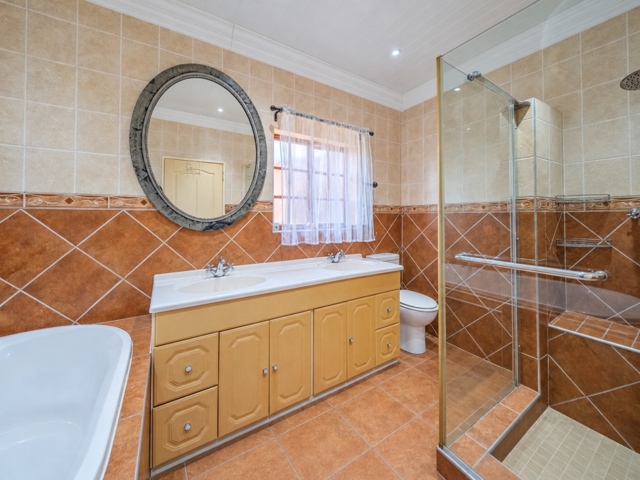 7 Bedroom Property for Sale in Doornpoort Gauteng