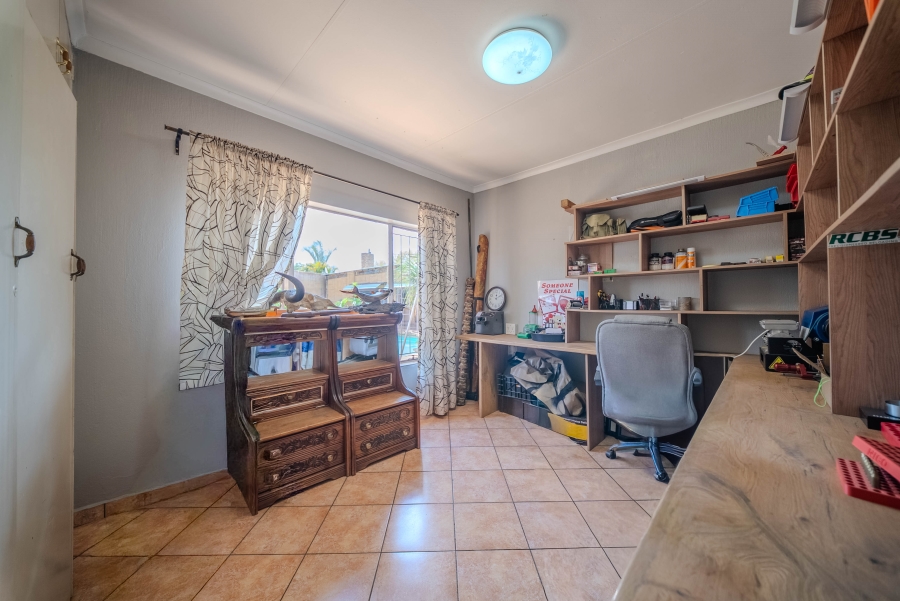7 Bedroom Property for Sale in Doornpoort Gauteng
