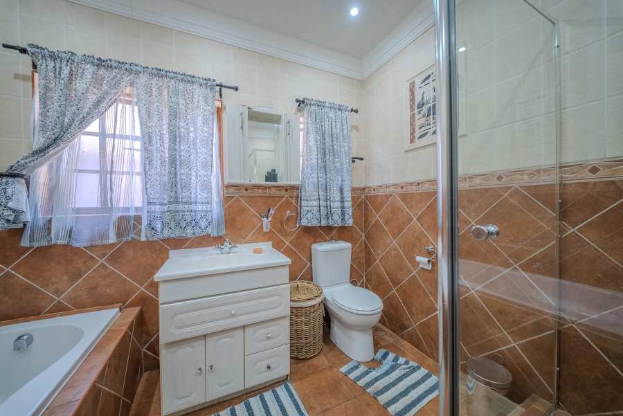 7 Bedroom Property for Sale in Doornpoort Gauteng