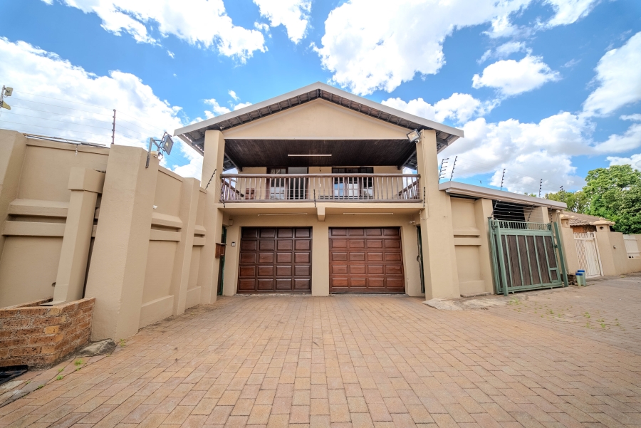 7 Bedroom Property for Sale in Doornpoort Gauteng