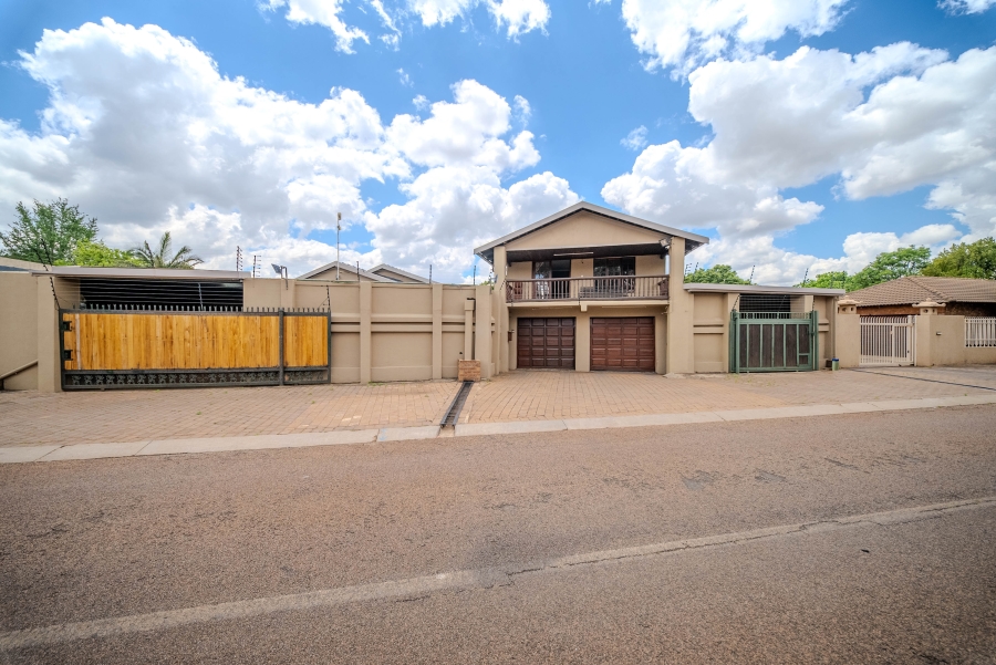 7 Bedroom Property for Sale in Doornpoort Gauteng