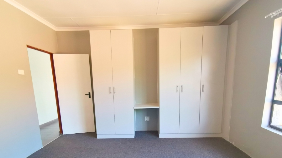 To Let 2 Bedroom Property for Rent in Allen Grove Gauteng