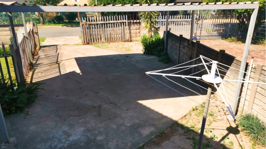 To Let 2 Bedroom Property for Rent in Allen Grove Gauteng